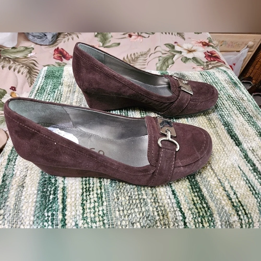 #314 UNISA- Brown Suede Wedged Heeled. SIZE: 8 M